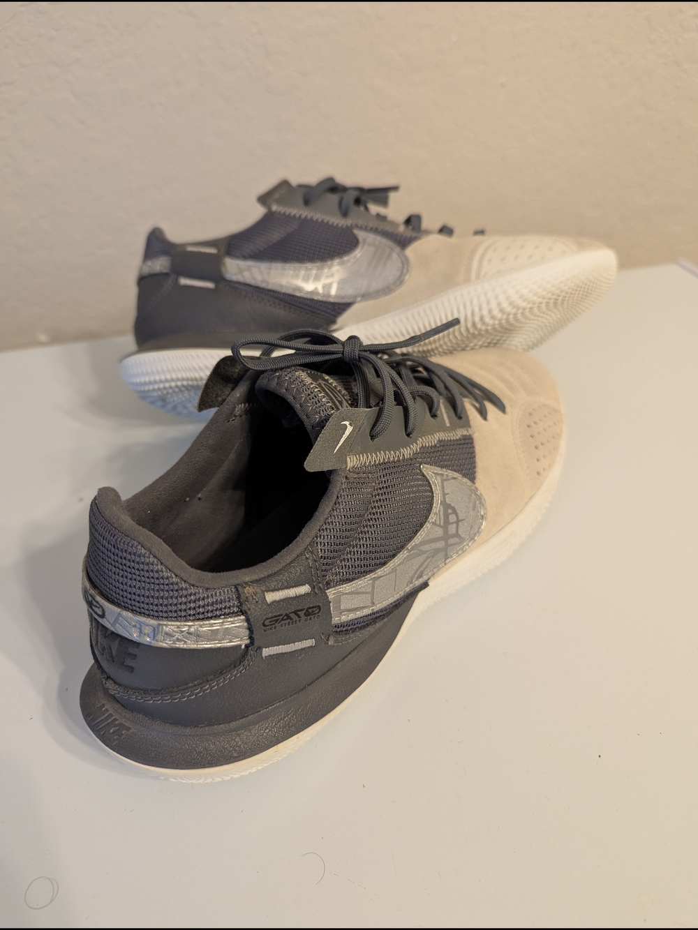 Nike Men’s Gray and Beige Athletic Trainers